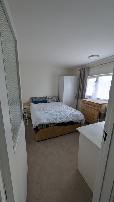 Stevenage double bedroom  Main Photo