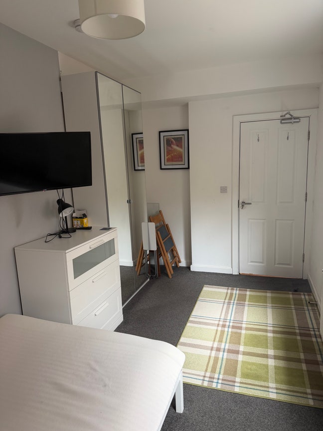 Double Ensuite room available immediately Main Photo