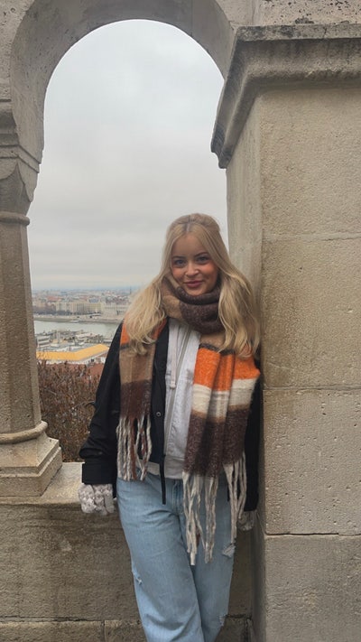 Professional seeking house/flat share in Windsor Main Photo