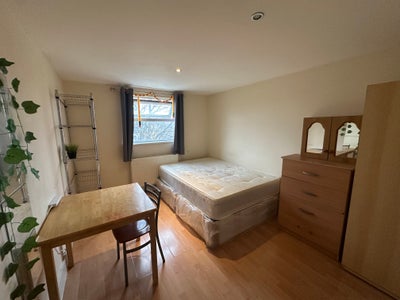 4 x Double room to let Main Photo