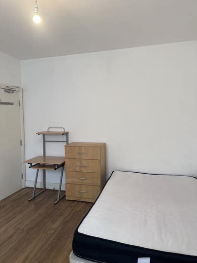4 x Double room to let Main Photo
