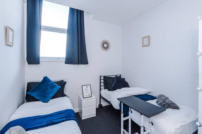 Three-Bed Salford Flat, Desk and TV, Near Hospital Main Photo