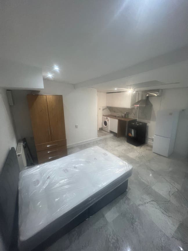 Newly Refurbished Studio All Bills Included  Main Photo