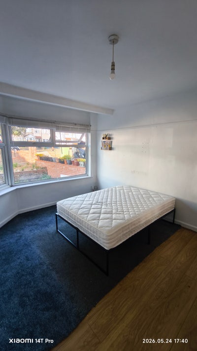Large room Main Photo