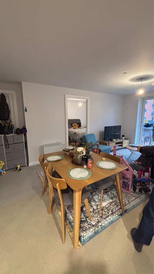 Looking for a flatmate for a 2bed flat Main Photo