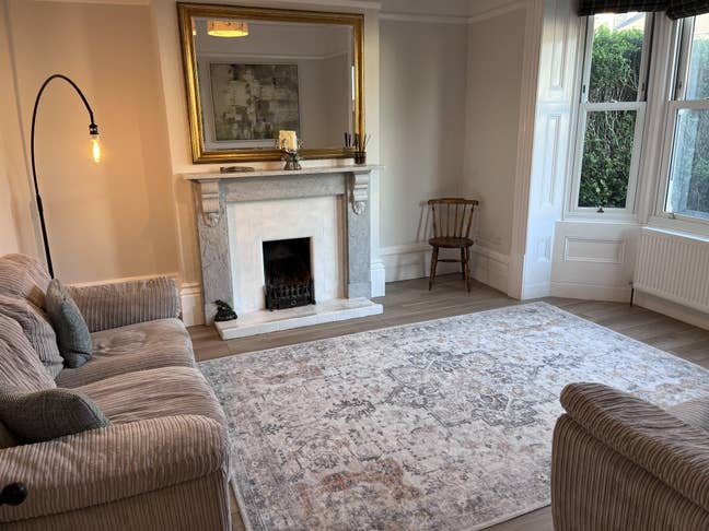 Large Double Room + Exclusive Shower Room Main Photo