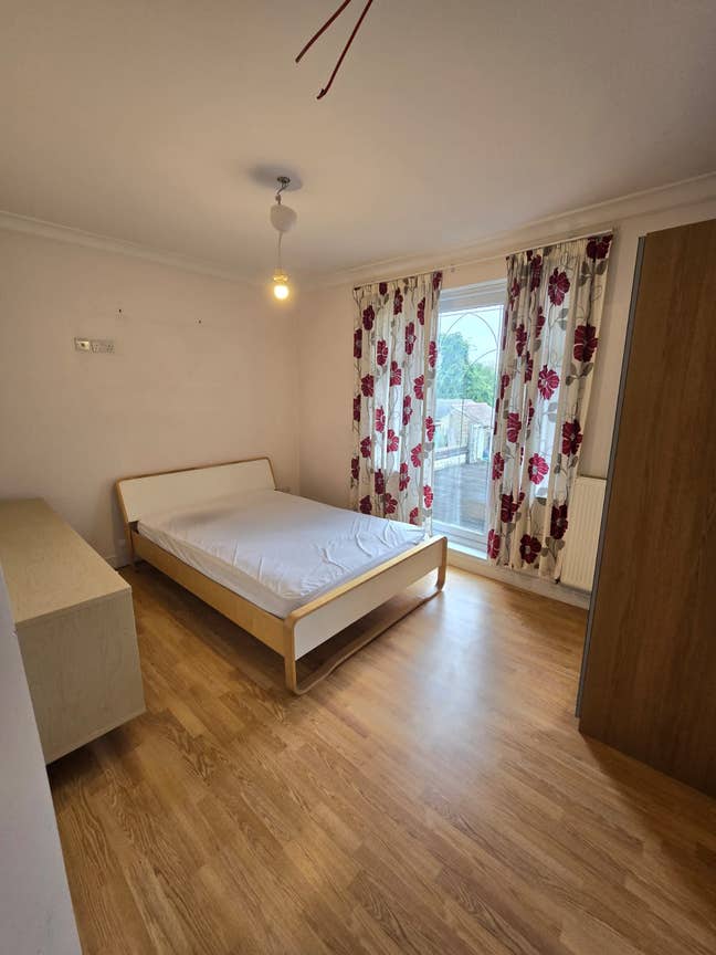 Double Room With Bills &pound;800 Main Photo