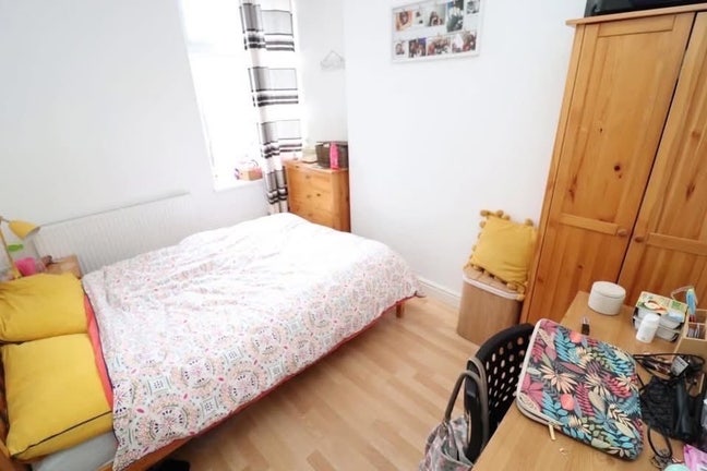 2 rooms in Cathays!! 6 bed house- all girls  Main Photo