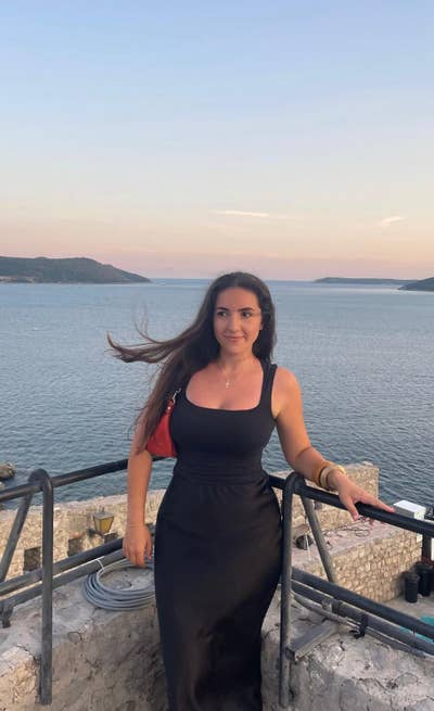 26 y/o Marketing Professional Looking for Friendly Main Photo