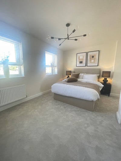 One Spacious Double Bedrooms + Private bathroom  Main Photo