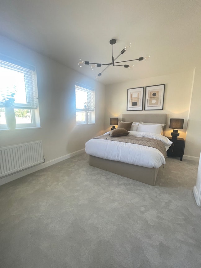 One Spacious Double Bedrooms + Private bathroom  Main Photo