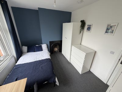 En-Suite Double Room - Available Now Main Photo