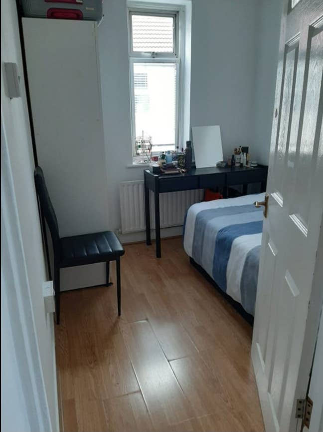 Single Room for rent near Custom House. Main Photo
