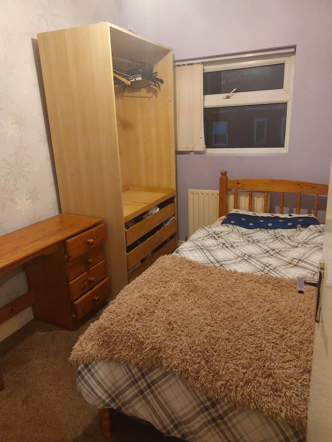 A single room in a 3 bed house Main Photo