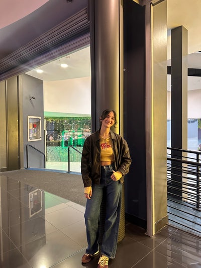 Looking to share a flat in the residences !  Main Photo