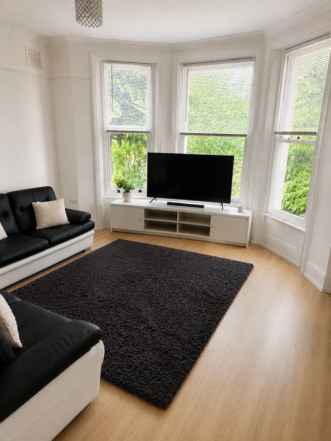 Spacious Victorian Flat in the Heart of Blackheath Main Photo