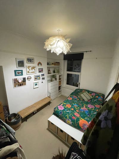 Double Room available in bright spacious flat Main Photo