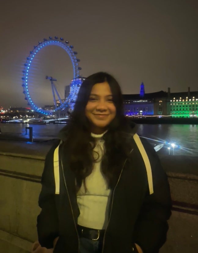 Hey everyone! I'm a 25F young professional lo... Main Photo