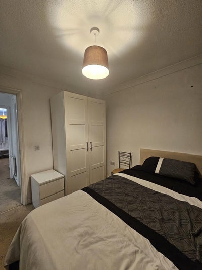Spacious Double Room Available in Newcastle Main Photo