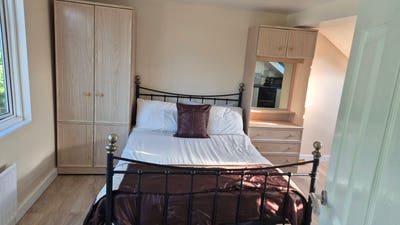 Large Loft Room  Main Photo