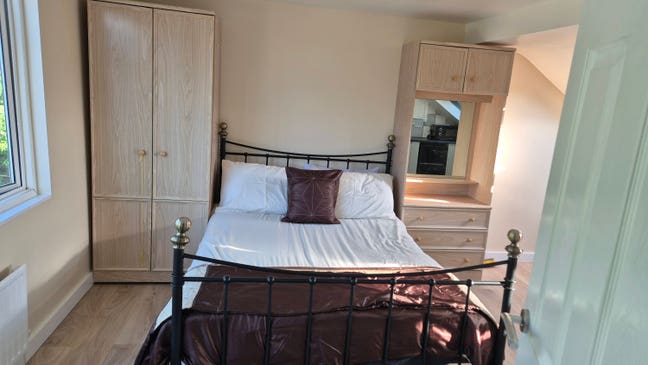 Large Loft Room  Main Photo