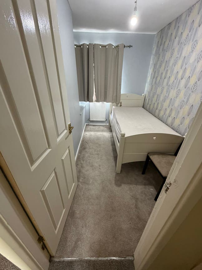 Room to rent very  Main Photo