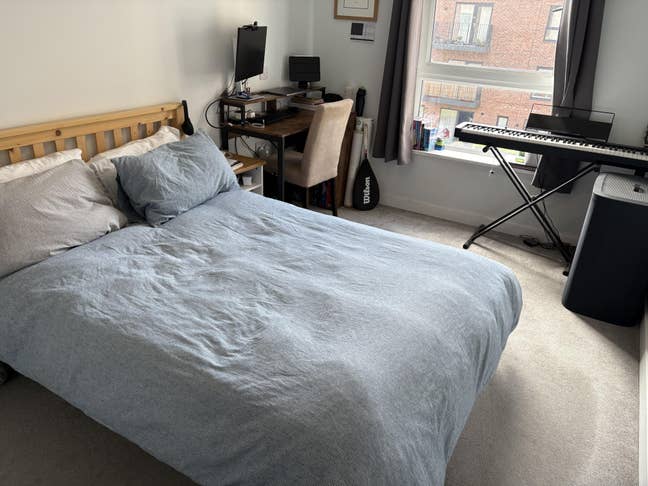 Double room with en-suite toilet by Leith Links Main Photo
