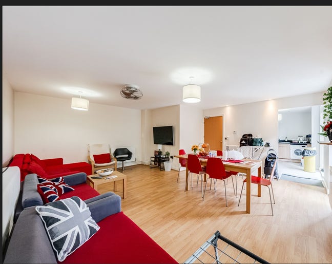 Cosy Single & Double Rooms in 3 BR Flat Main Photo