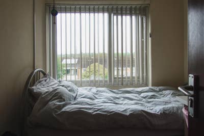 Small single bedroom with great view Main Photo