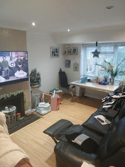 Single room available in a friendly family home Main Photo