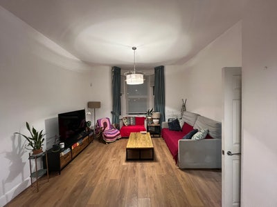 Large double room in beautiful house  Main Photo