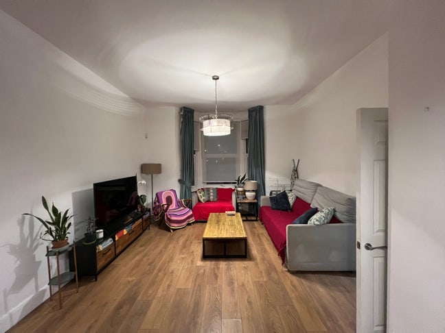 Large double room in beautiful house  Main Photo