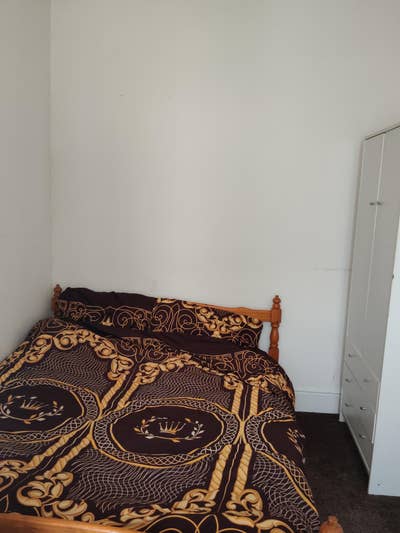 One double bedroom for rent in a house with 4 bedr Main Photo