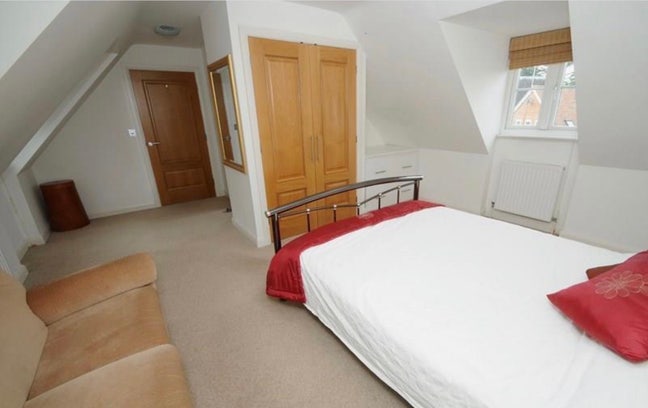 BH14 Double en-suite room with parking Main Photo