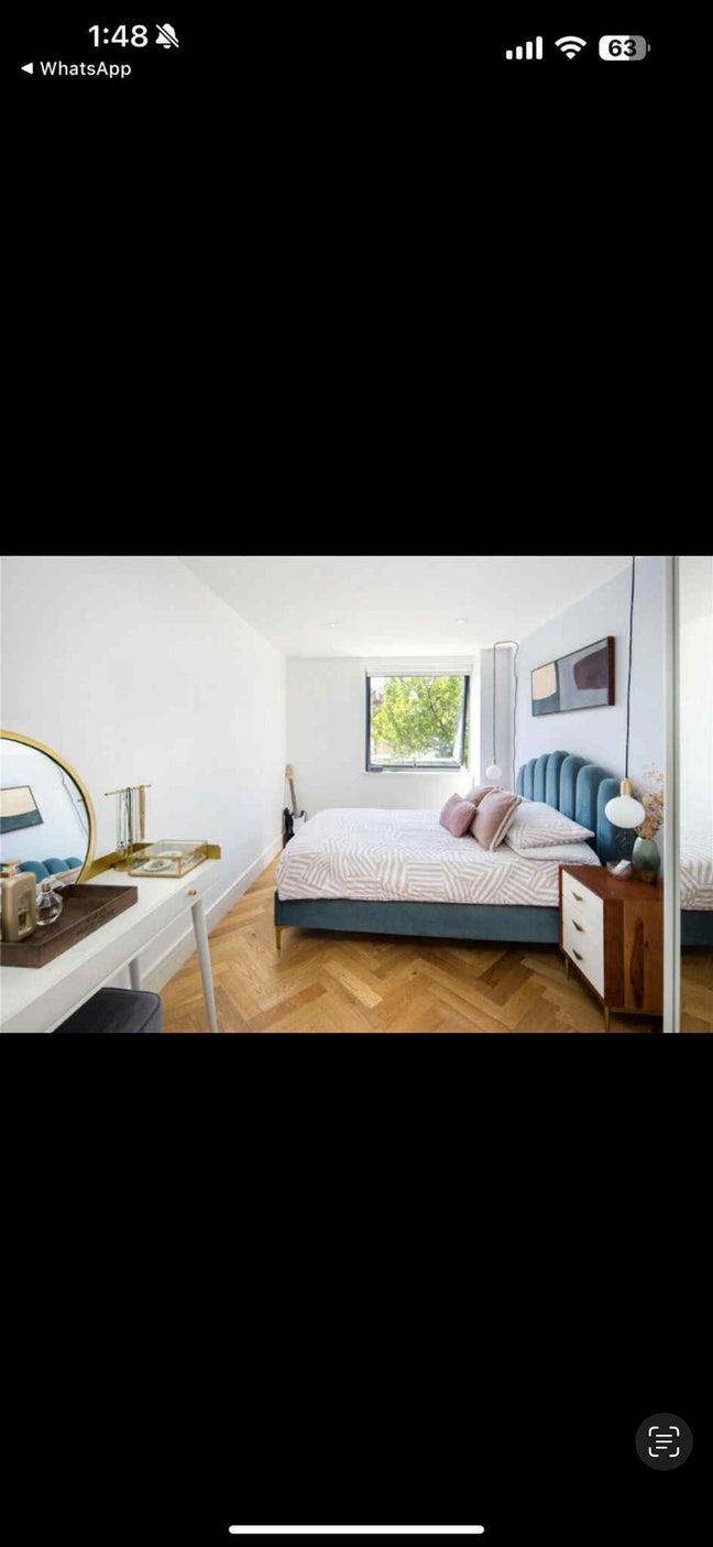Modern Room in Victoria Park Main Photo