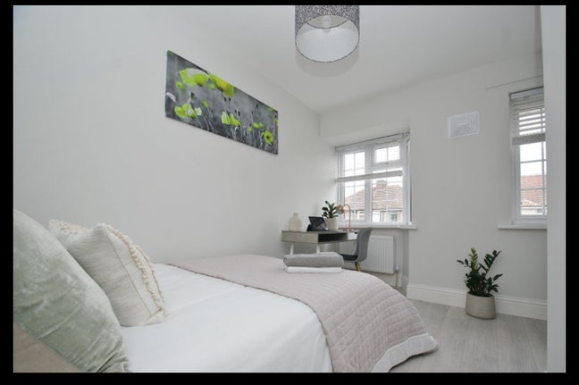 Double Room in East Acton  Main Photo