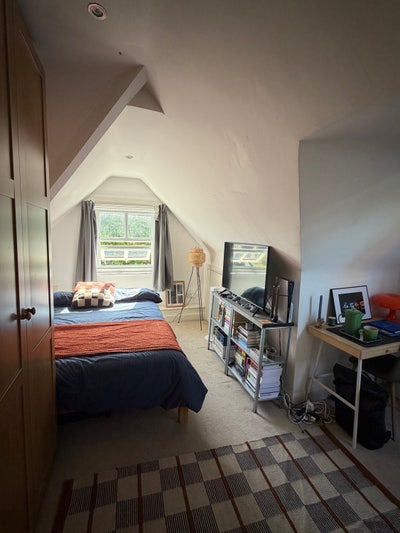 Spacious room available in 3-bed flat Putney Main Photo