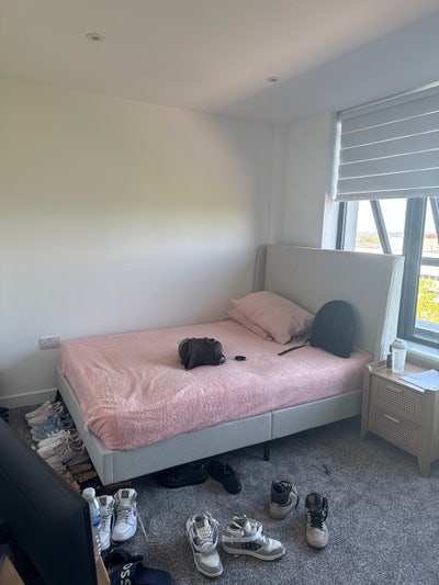 Double room available with private bathroom  Main Photo