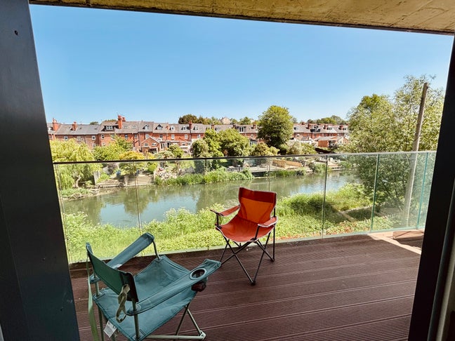 Flatshare Available - Double Room + Own Bathroom Main Photo