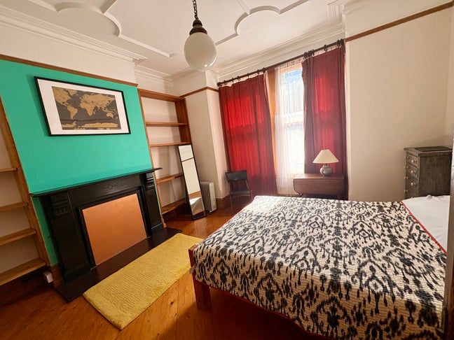 Lovely double room in quiet street in Cricklewood  Main Photo