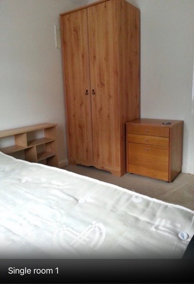 Single room close to town,uni, railway station Main Photo