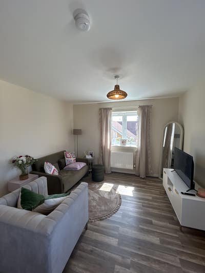 Double room available - all bills included  Main Photo