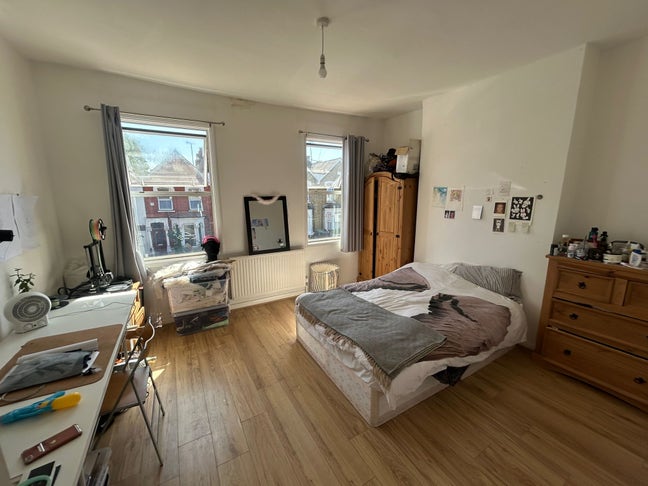 ✨Students Only✨ Spacious Room N / Turnpike Lane Main Photo