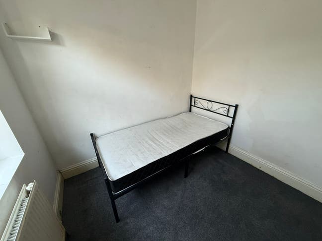 Room Available To Rent –Prime Location Seven kings Main Photo