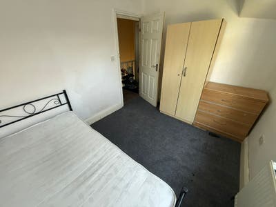 Room Available To Rent –Prime Location Seven kings Main Photo