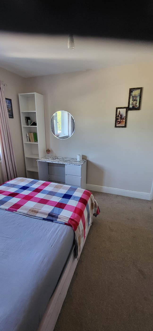 Double room with  double storage bed. Main Photo