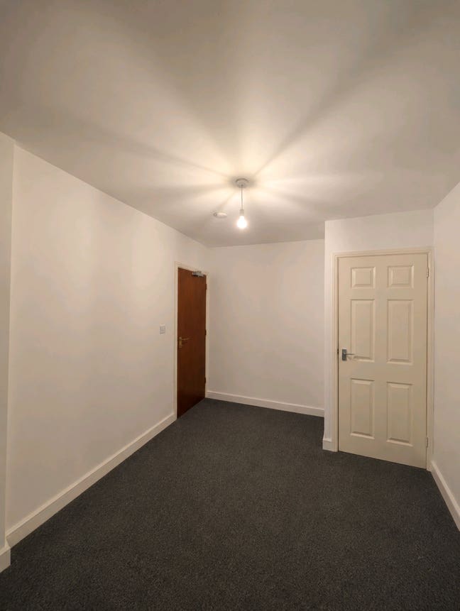 Spacious Room for Rent Bills Included  Main Photo