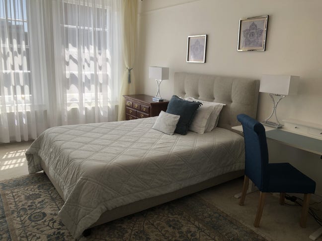 Spacious, Elegant Gem in Prestigious Mansion Block Main Photo