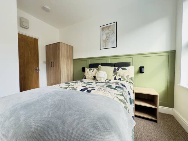 En-suite Double Room for rent Main Photo