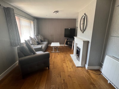 Close to Train Station & All Amenities Main Photo